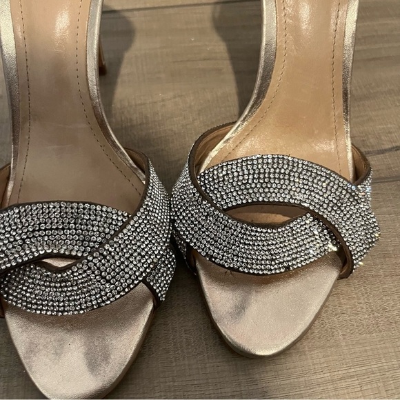 Schutz Jolita Crystal-Embellished Metallic Leather Sandals Gold Size 8.5B - Picture 3 of 12